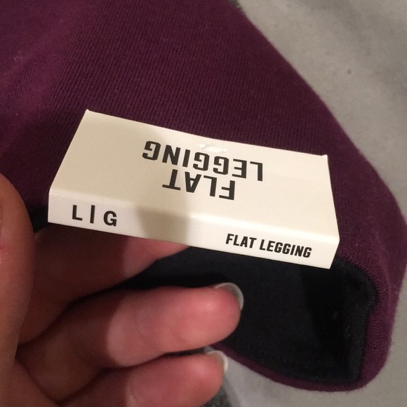 Victoria Secret’s Pink Leggings!! NWT - Picture 3 of 5